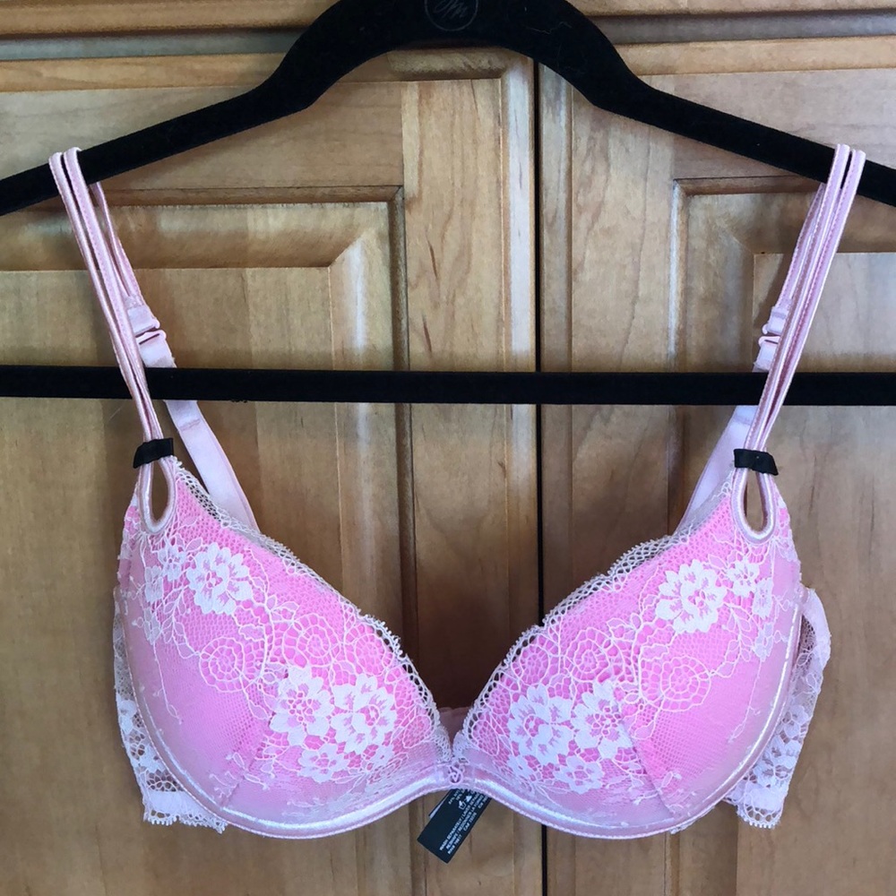 NWOT VS bra 34C MAKE ME AN OFFER